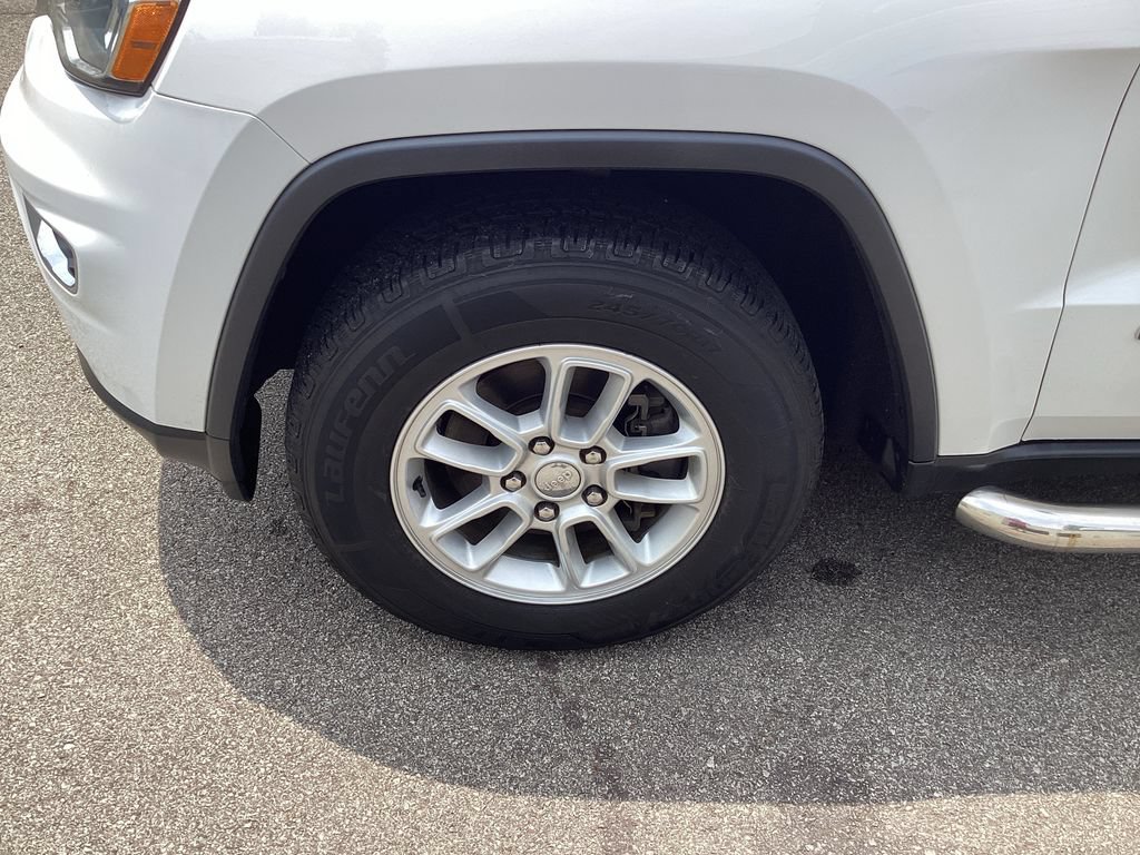 Used 2018 Jeep Grand Cherokee Laredo AWD/4WD image 26