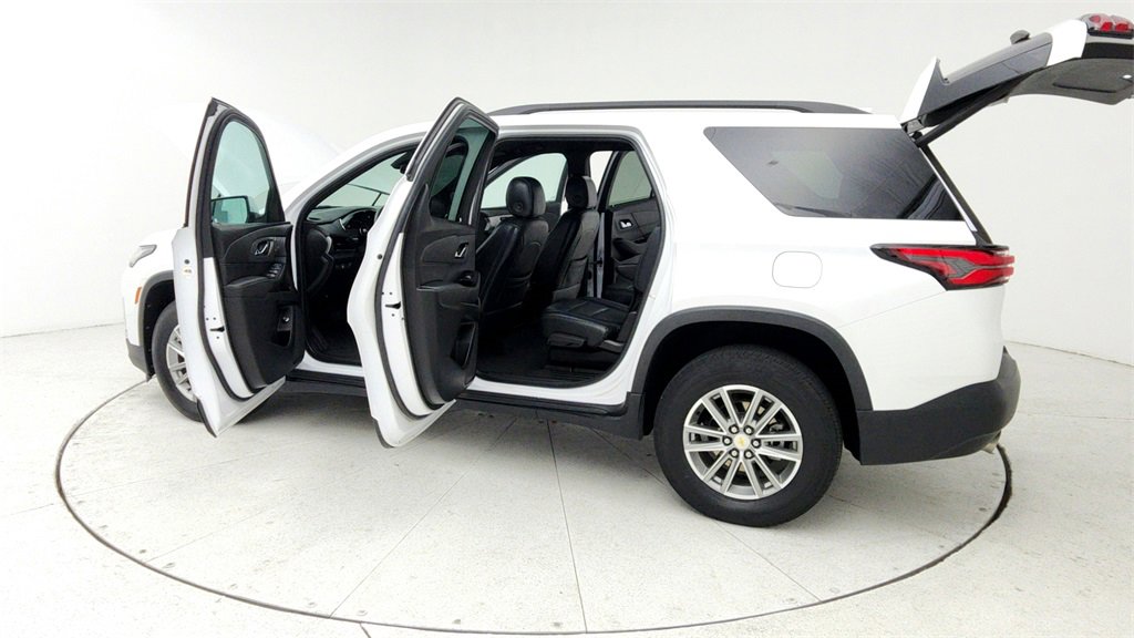 Used 2023 Chevrolet Traverse LT image 11