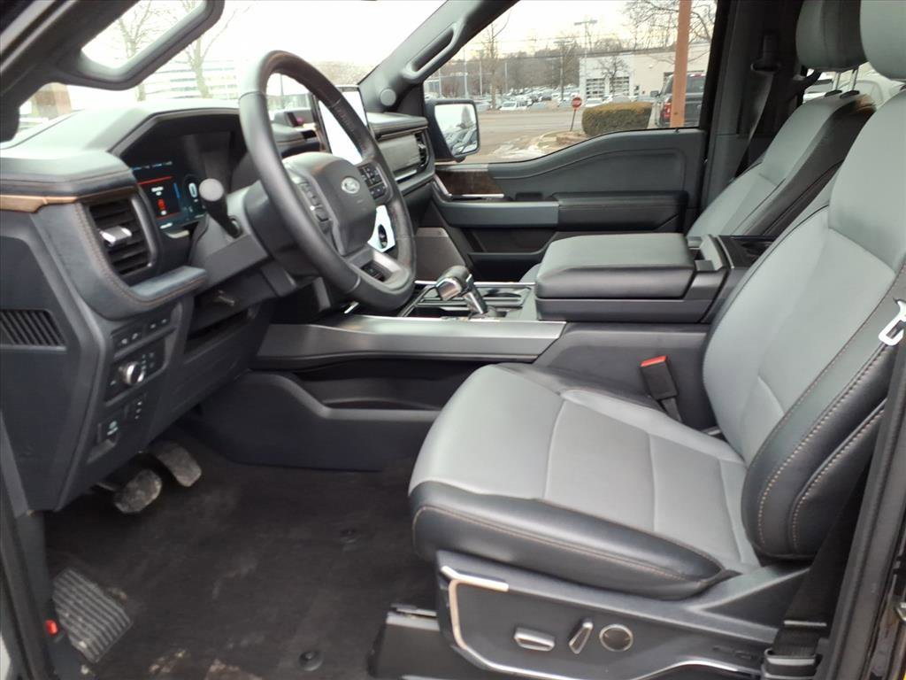 Used 2022 Ford F150 Lightning Lariat image 10