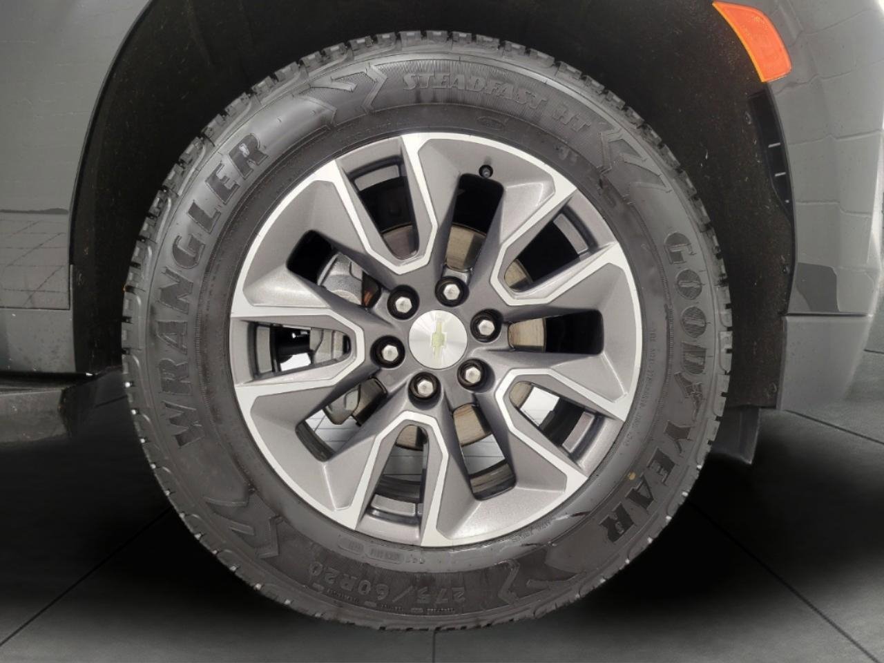 Used 2021 Chevrolet Tahoe LT w/ Luxury Package AWD/4WD image 3