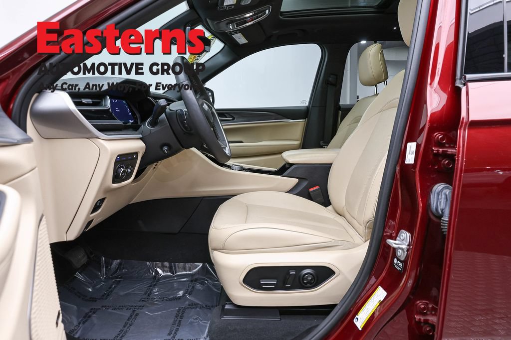 Used 2023 Jeep Grand Cherokee 4WD 4xe w/ Luxury Tech Group II image 15