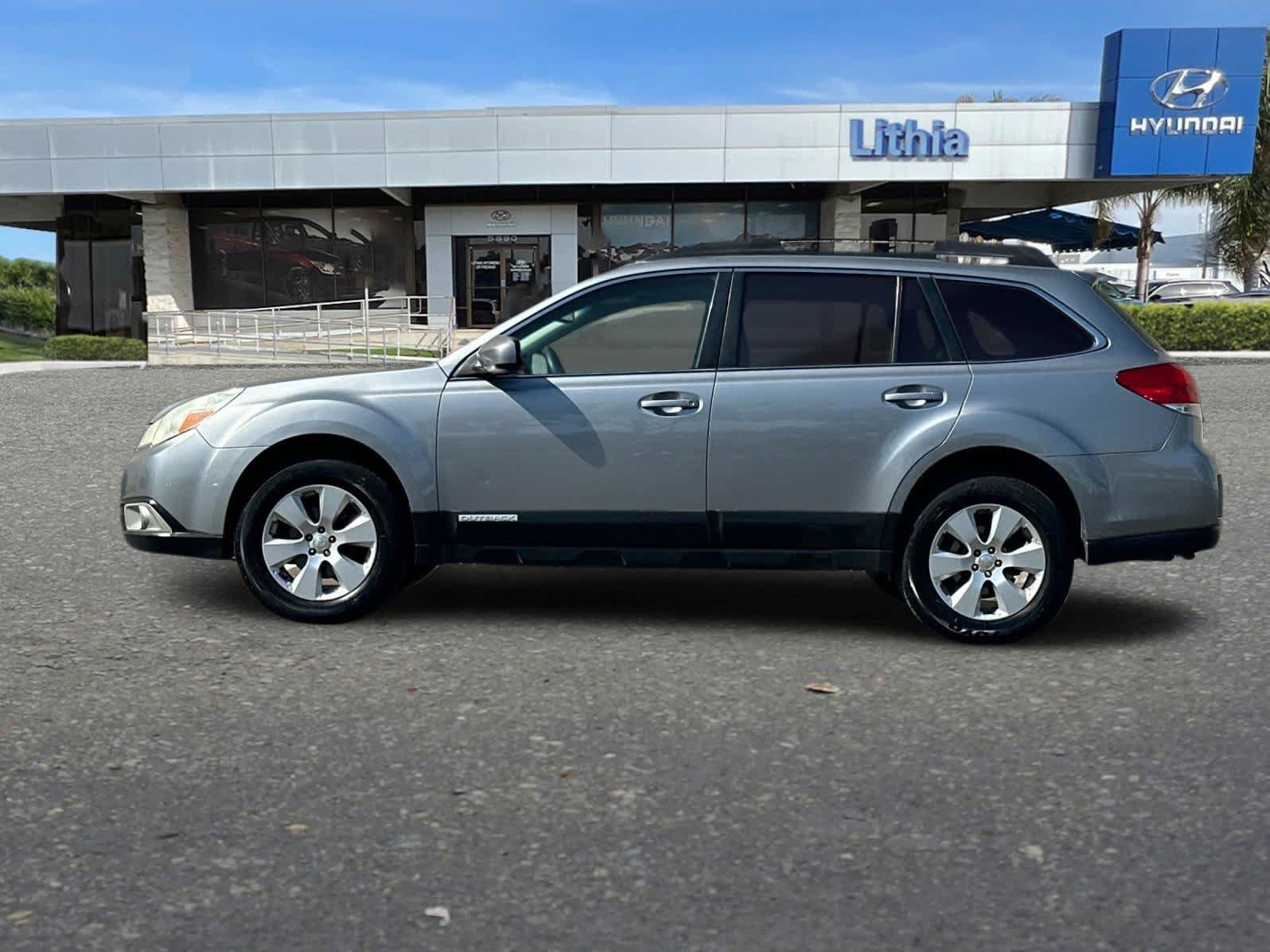 Used 2011 Subaru Outback 2.5i Limited w/ PWR Moonroof Pkg AWD/4WD image 6