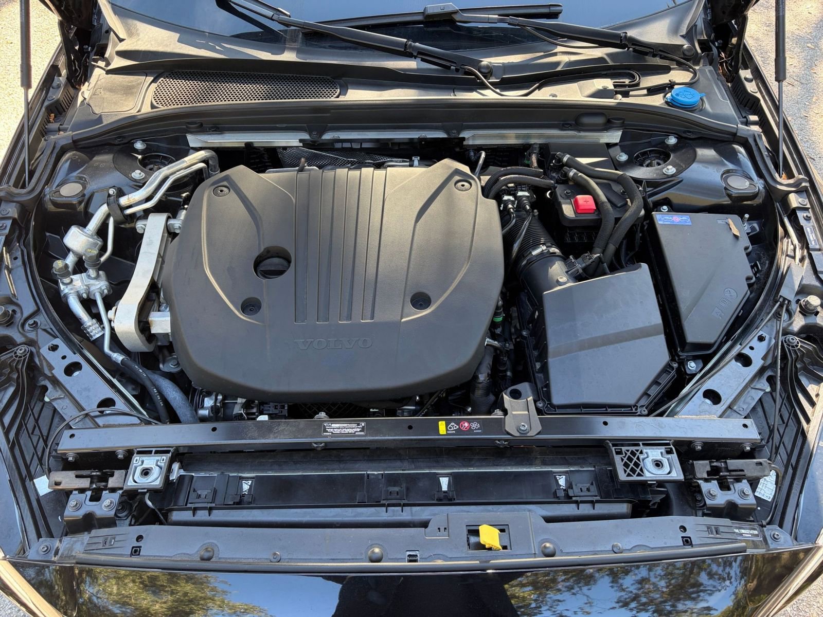 Used 2025 Volvo V60 B5 Cross Country Plus image 35