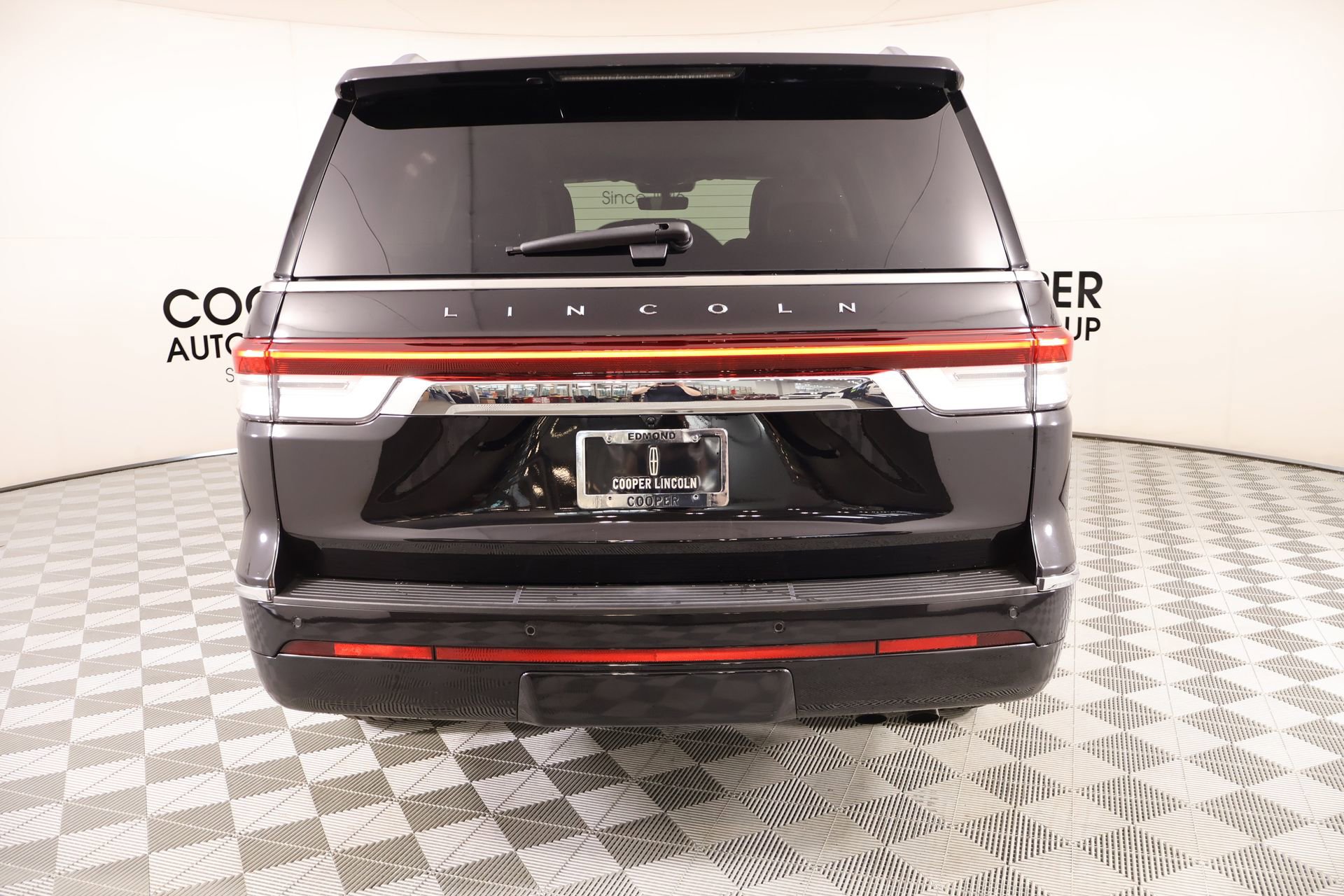 Used 2022 Lincoln Navigator Reserve image 23