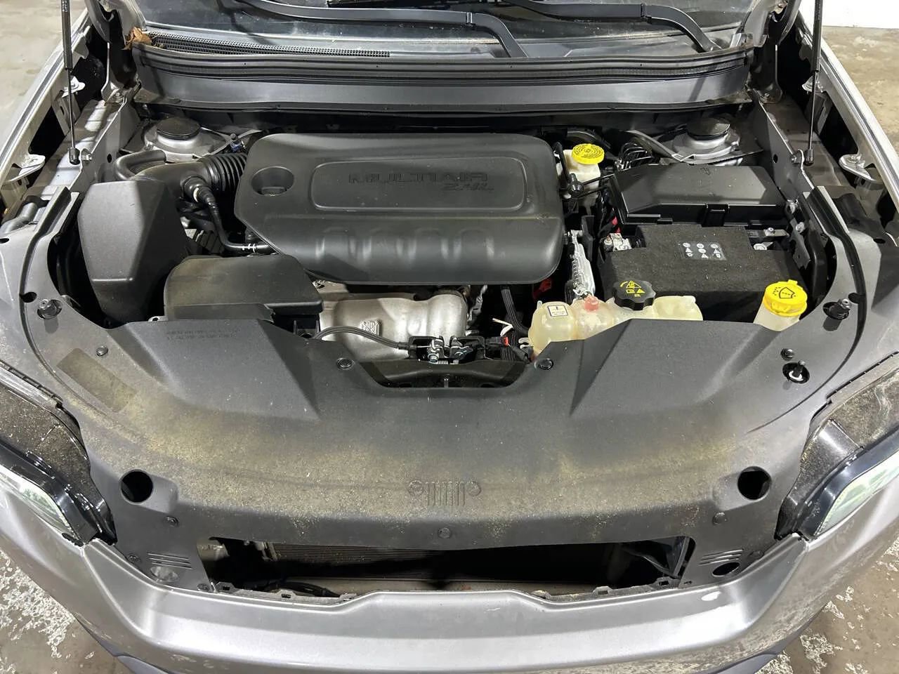Used 2019 Jeep Cherokee Latitude w/ Popular Appearance Group FWD image 11