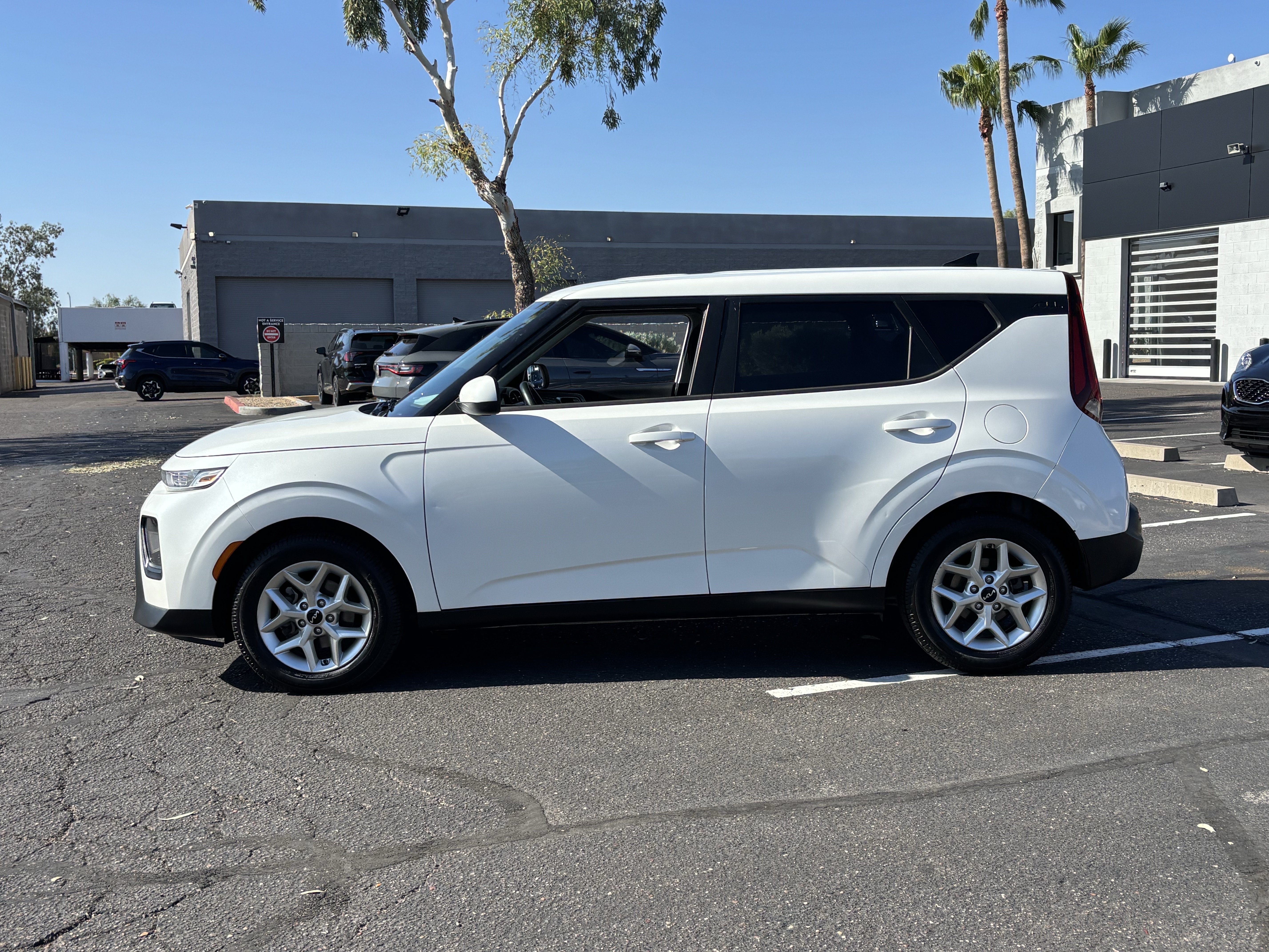 Certified 2022 Kia Soul LX w/ Technology Package FWD image 5