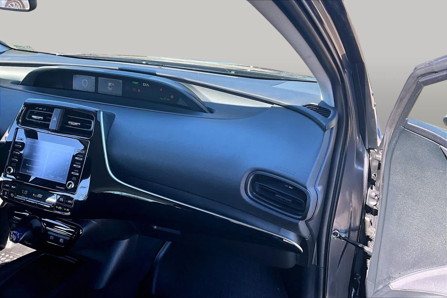 Used 2021 Toyota Prius LE FWD image 18