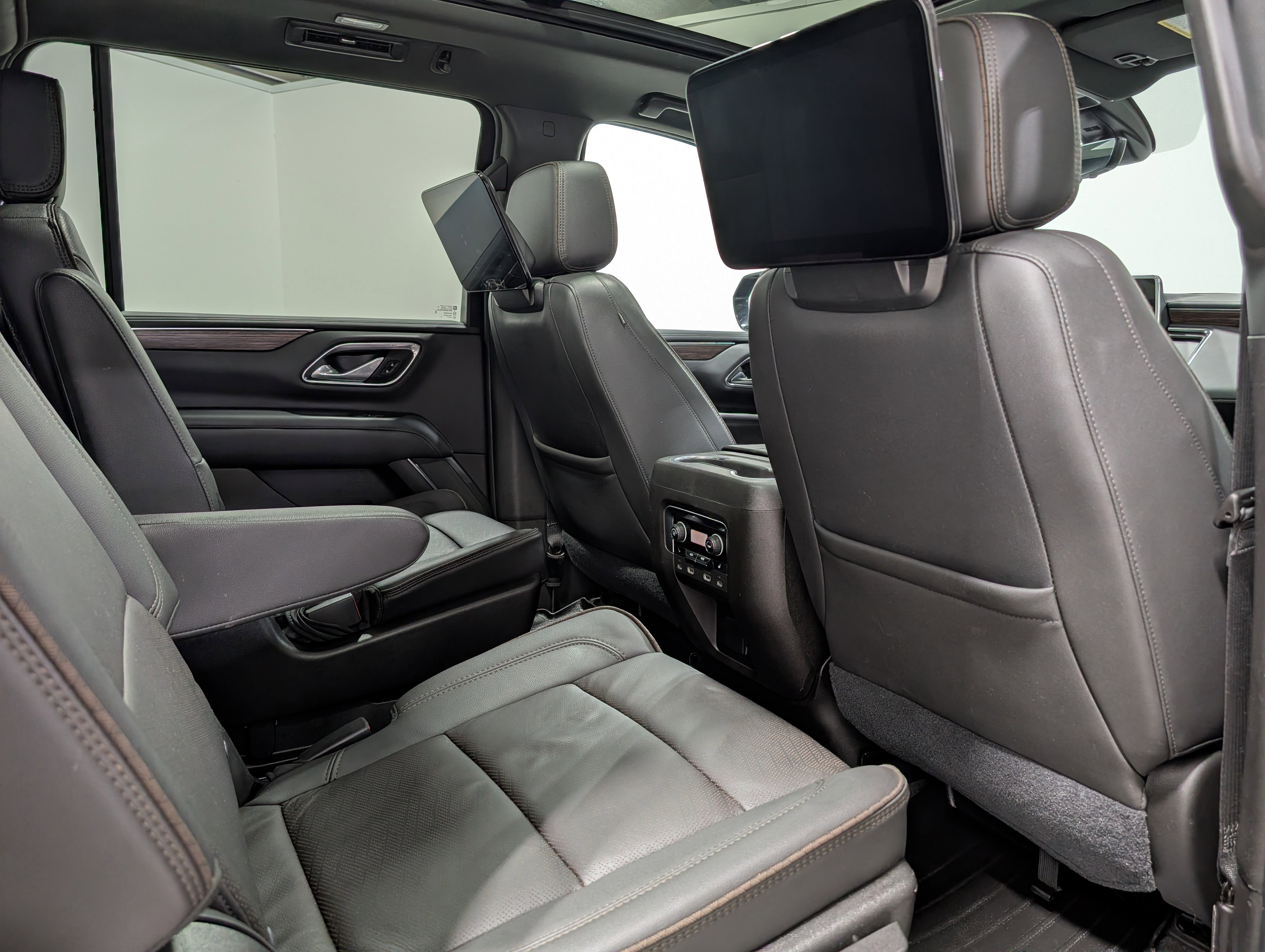 Used 2021 Chevrolet Suburban High Country AWD/4WD image 21