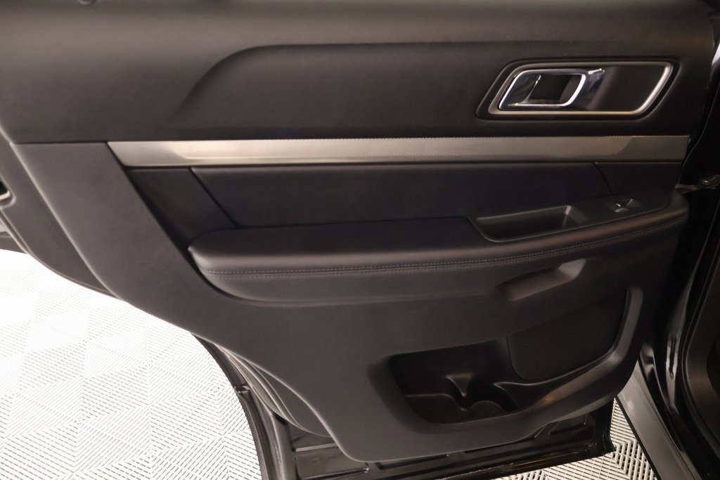 Used 2019 Ford Explorer XLT image 16