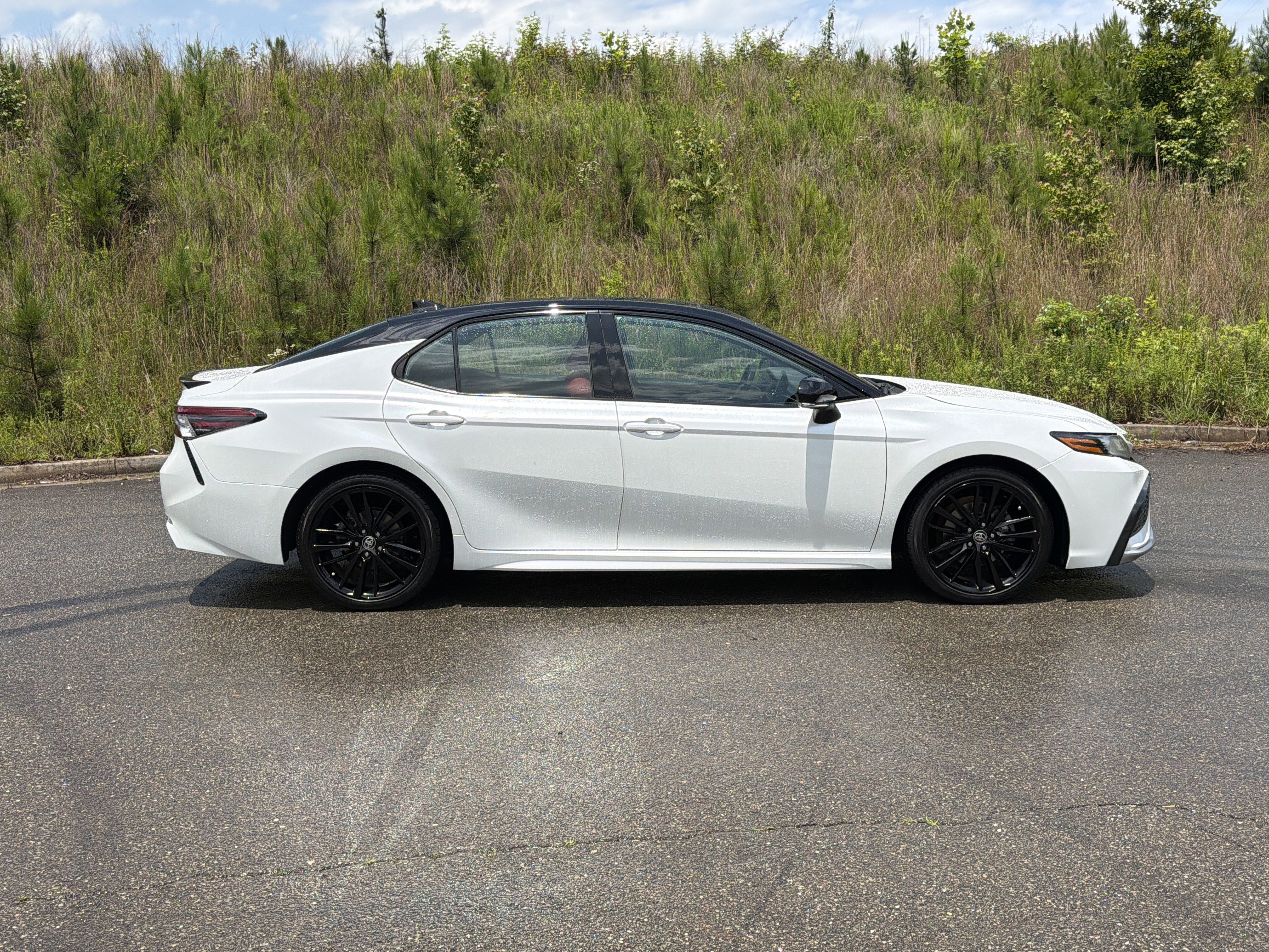 Used 2021 Toyota Camry XSE w/ Navigation Package FWD image 4