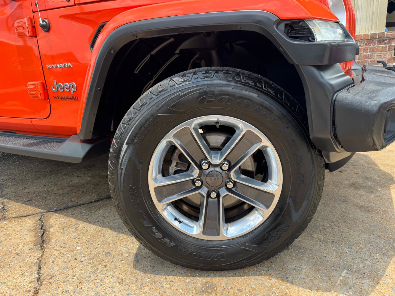 Used 2018 Jeep Wrangler Unlimited Sahara AWD/4WD image 18