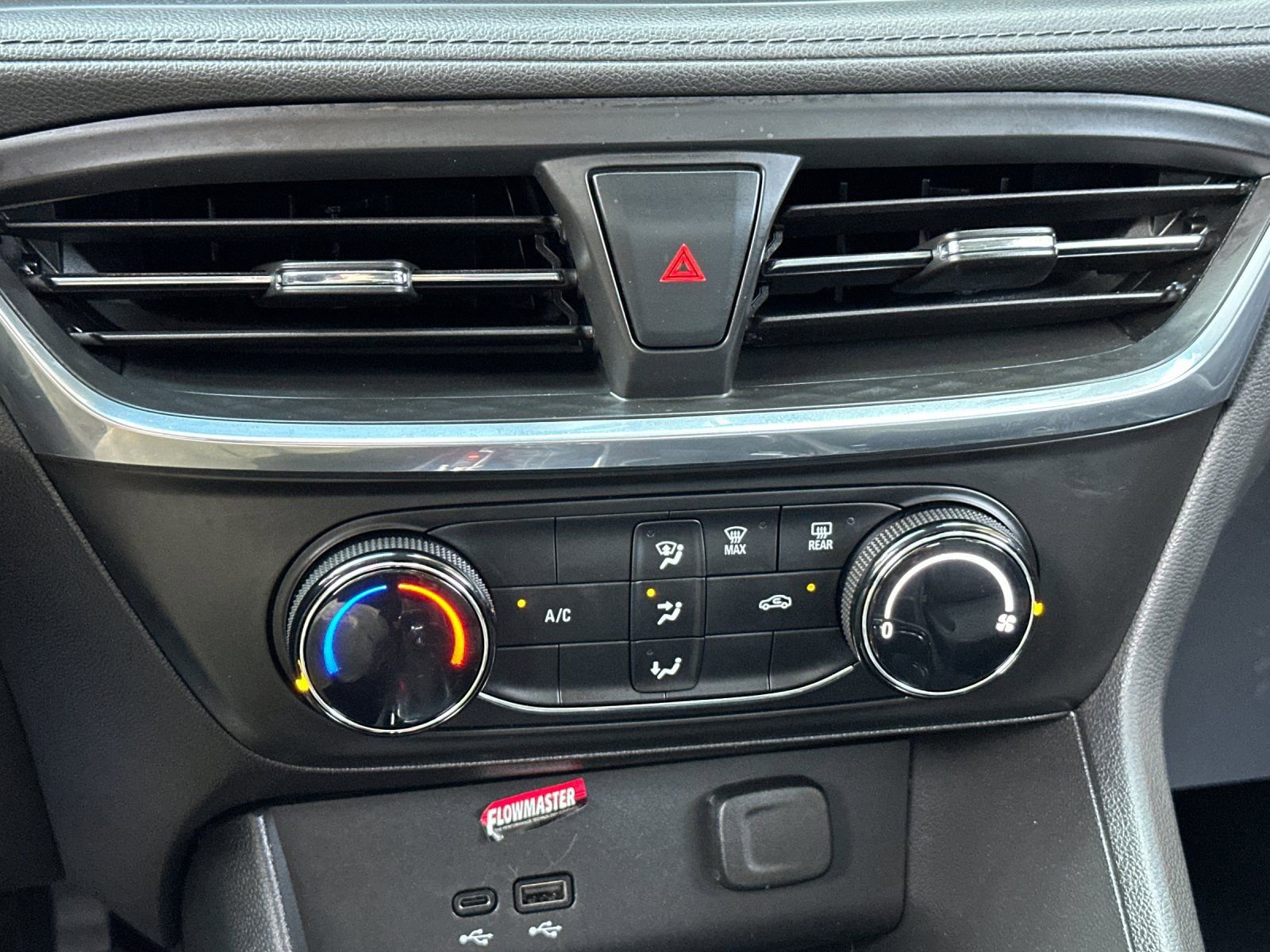 Used 2024 Buick Encore GX Preferred FWD image 19