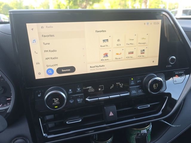 Used 2023 Toyota Highlander XLE FWD image 13