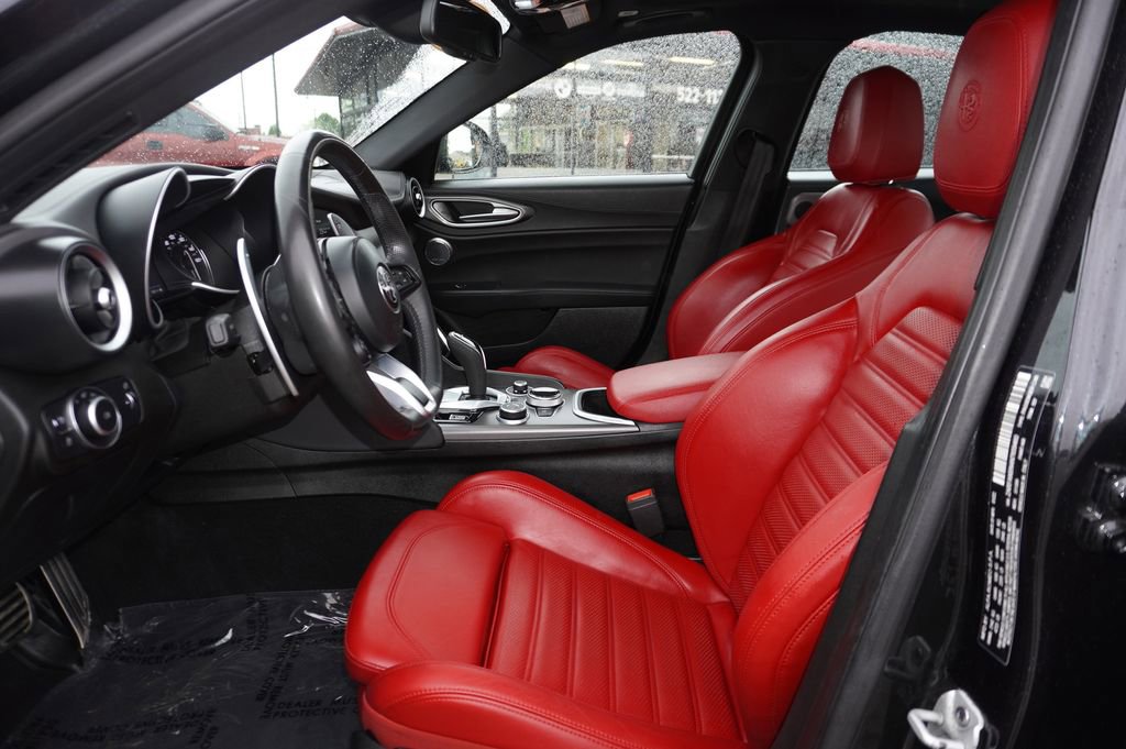 Used 2022 Alfa Romeo Giulia Veloce AWD/4WD image 24