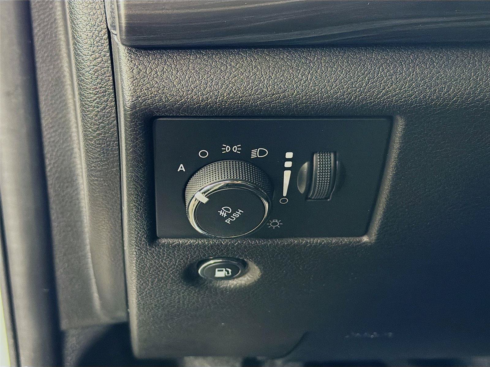 Used 2021 Jeep Grand Cherokee Laredo X AWD/4WD image 17