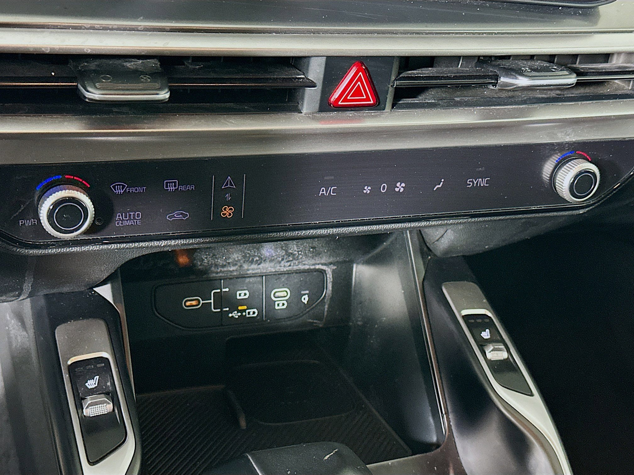 Used 2024 Kia Sorento S image 24