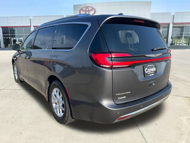 Used 2021 Chrysler Pacifica Touring-L FWD image 3