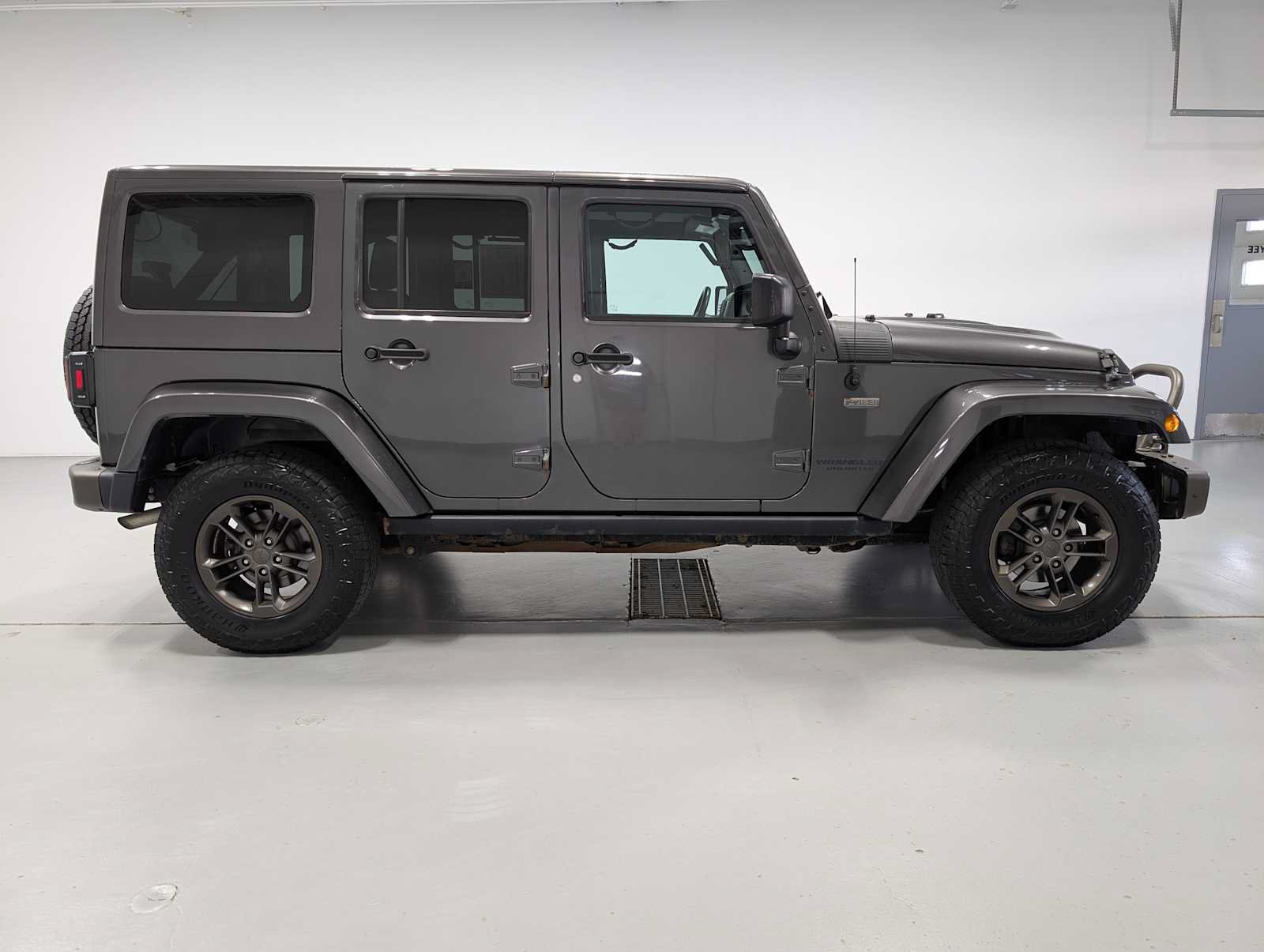 Used 2016 Jeep Wrangler Unlimited Sahara AWD/4WD image 7