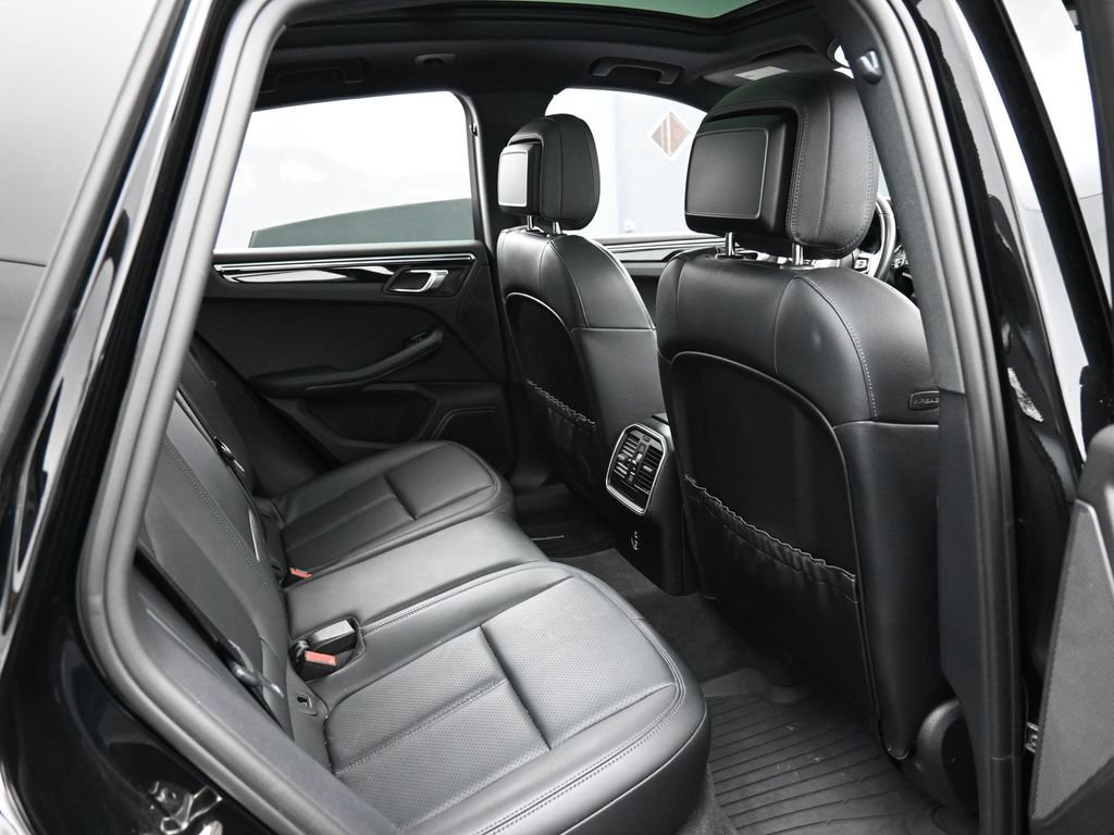 Certified 2023 Porsche Macan Turbo AWD/4WD image 27