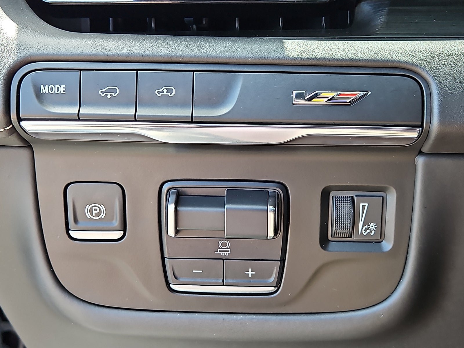 Certified 2024 Cadillac Escalade V w/ LPO, ONYX Package AWD/4WD image 32