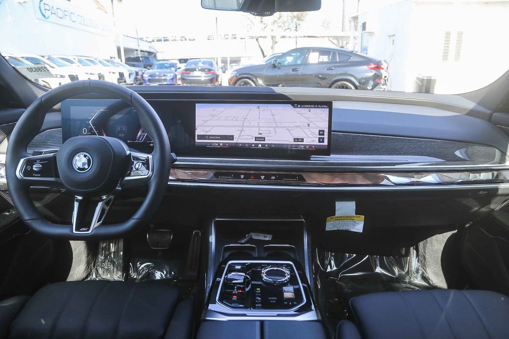 Used 2026 BMW i7 eDrive50 w/ M Sport Package RWD image 9
