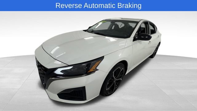 Used 2024 Nissan Altima 2.5 SR FWD image 7