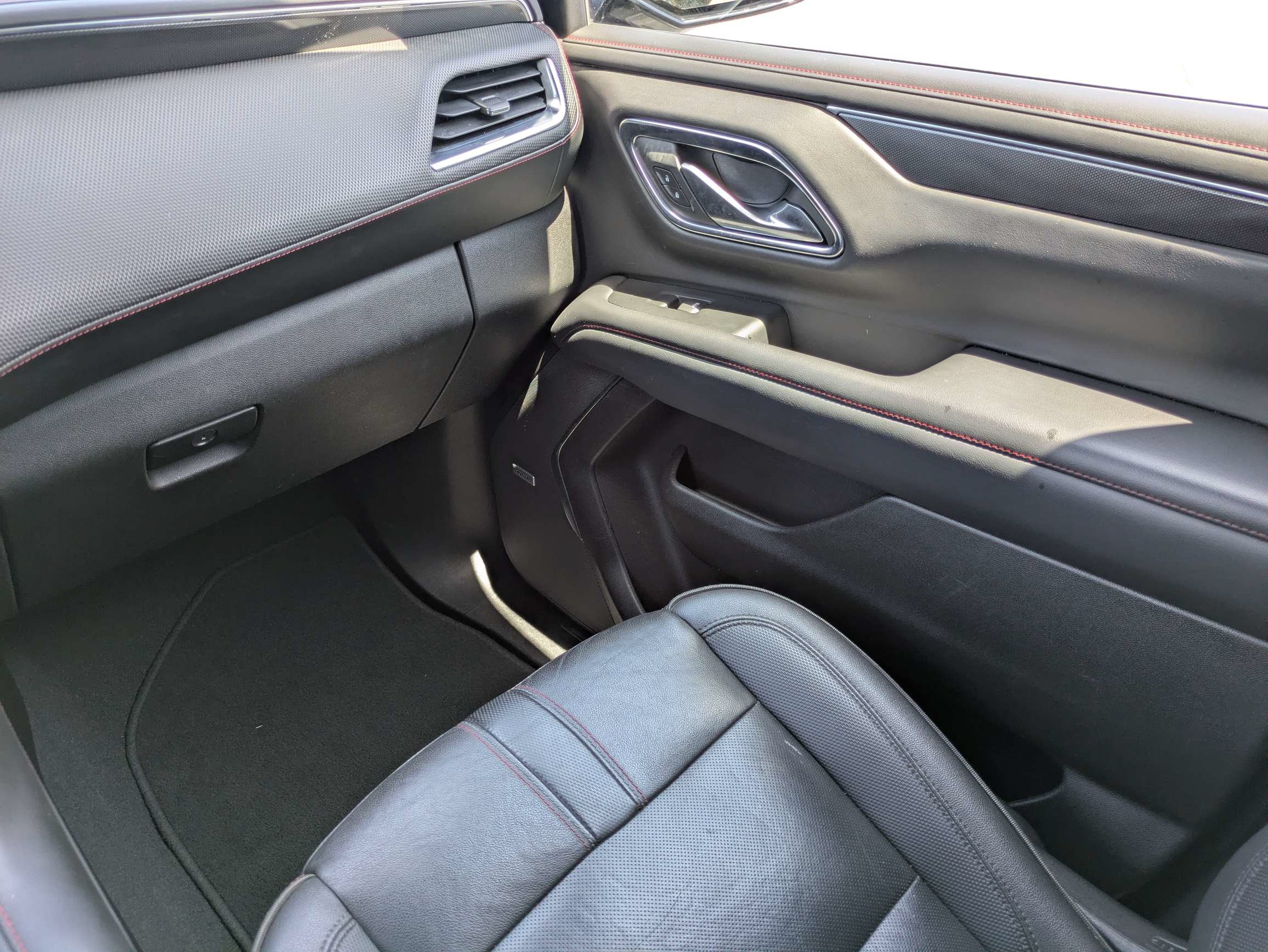 Used 2022 Chevrolet Tahoe RST w/ Luxury Package AWD/4WD image 13