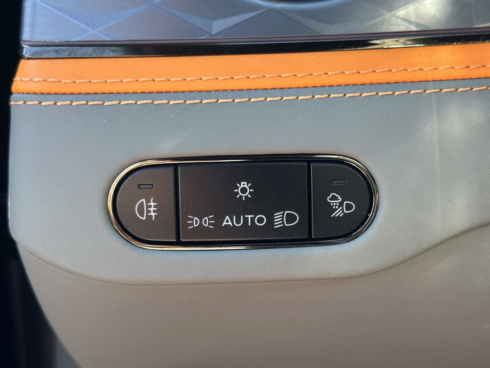New 2025 Bentley Flying Spur Plug-In Hybrid AWD/4WD image 54
