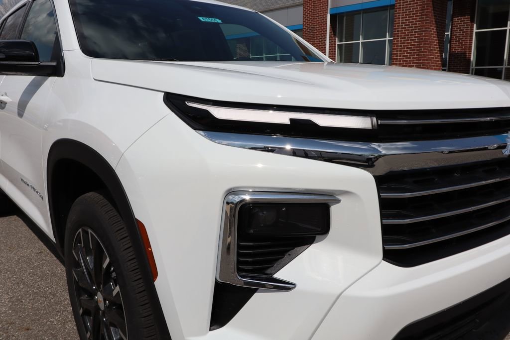 New 2026 Chevrolet Traverse LT w/ Sun and Wheel Package AWD/4WD image 6