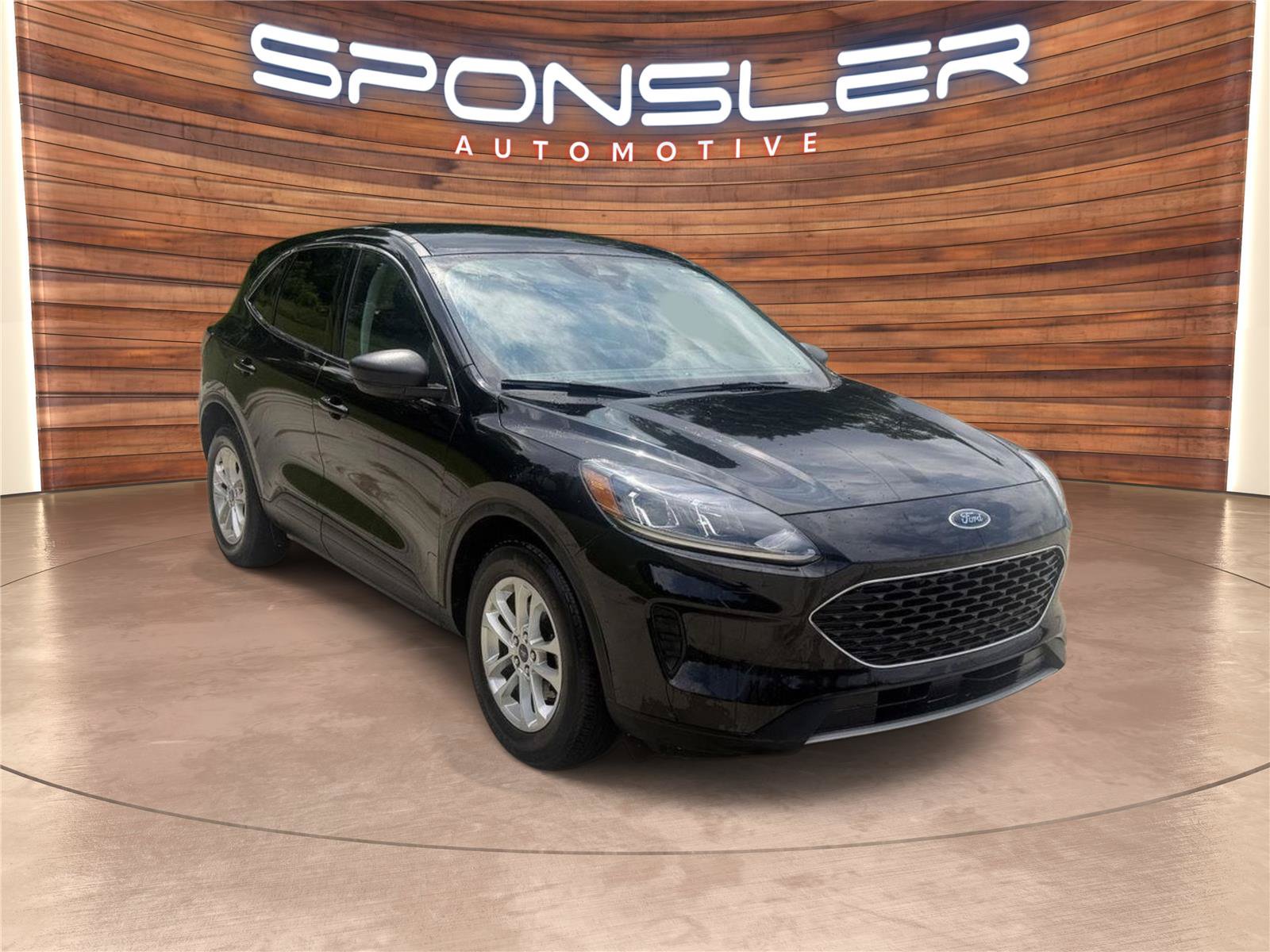 Used 2022 Ford Escape SE w/ Cold Weather Package FWD image 9
