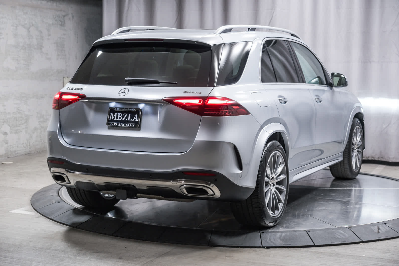 Used 2026 Mercedes-Benz GLE 350 4MATIC w/ AMG Line Exterior image 4