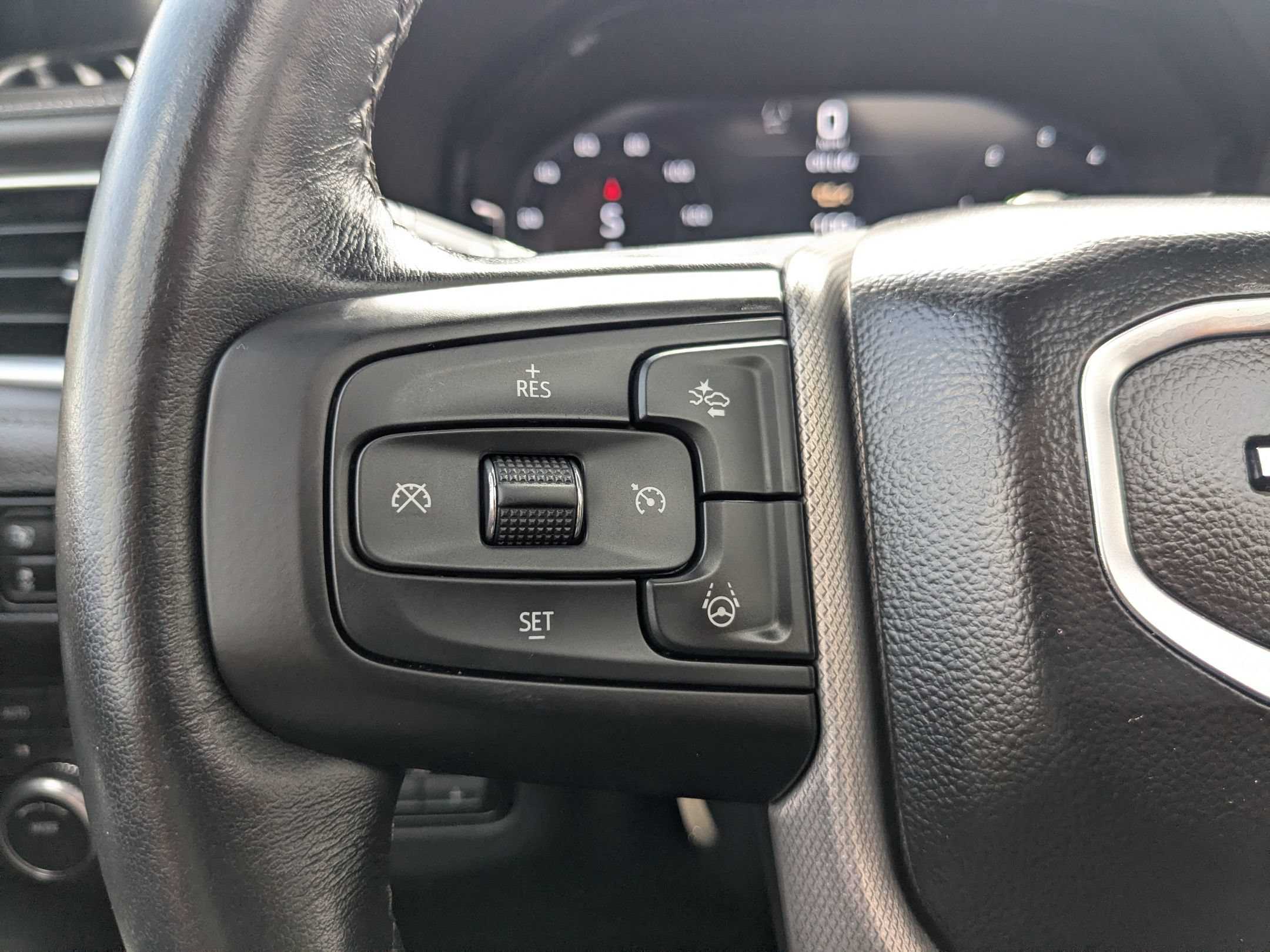 Used 2024 GMC Yukon Denali w/ Advanced Technology Package AWD/4WD image 23