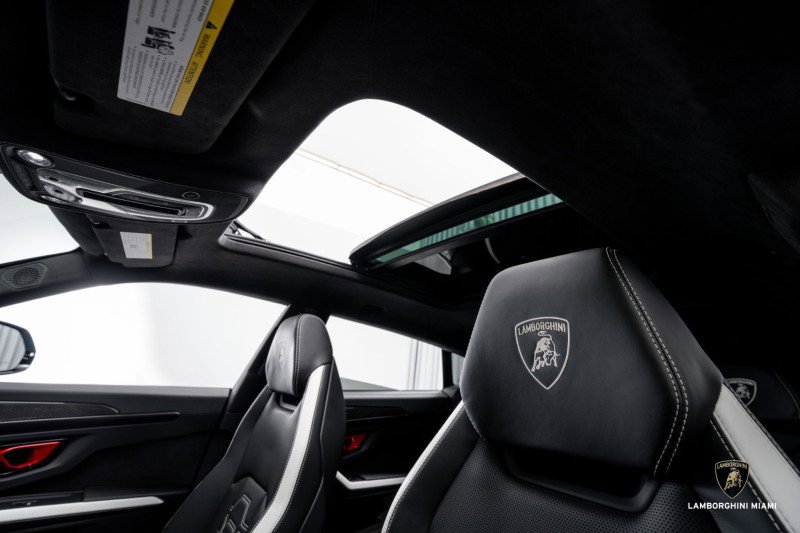 Used 2025 Lamborghini Urus SE image 23