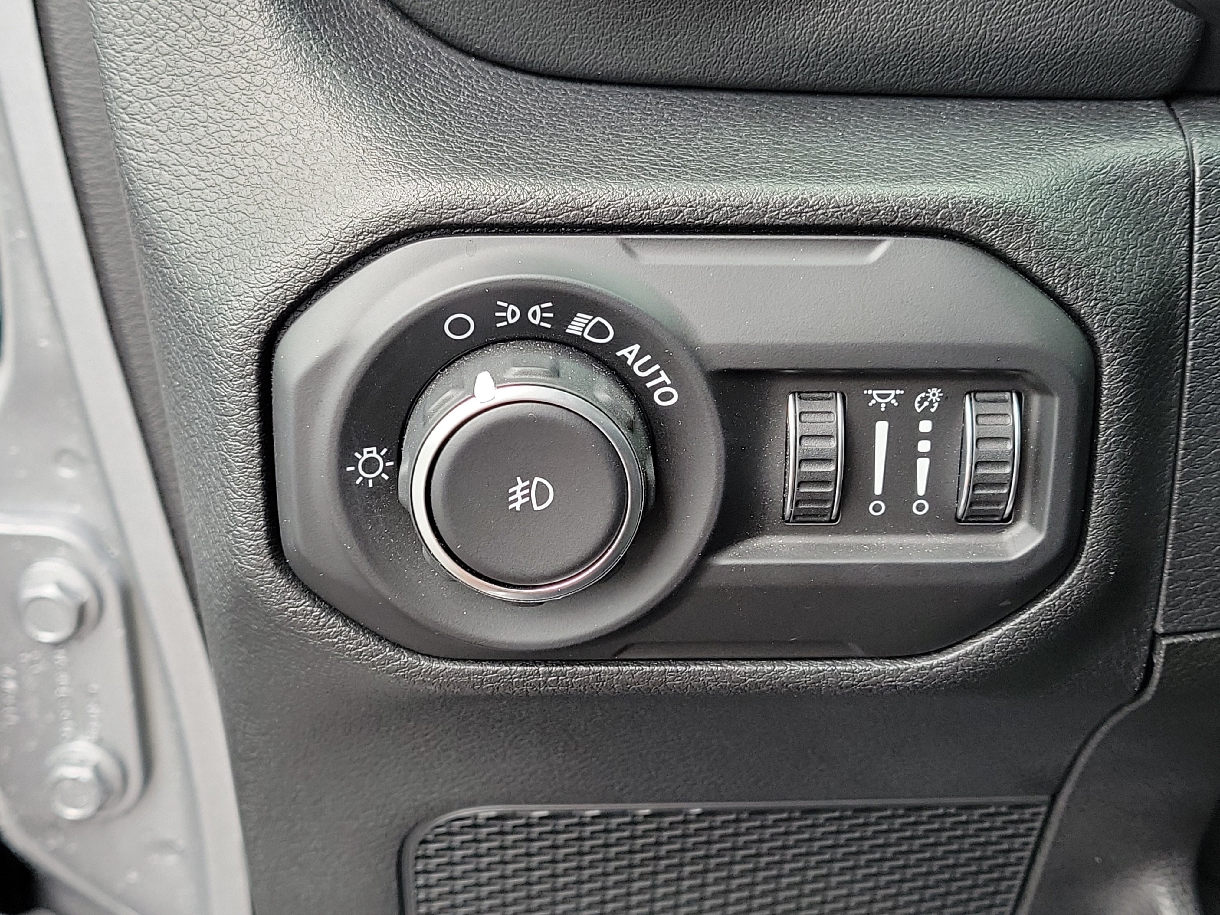 Used 2021 Jeep Wrangler Unlimited Sahara AWD/4WD image 32