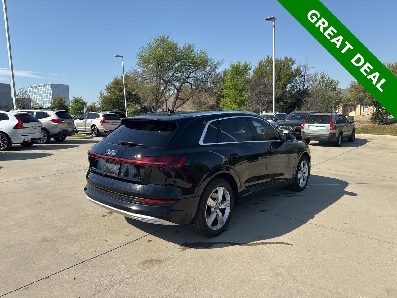 Used 2019 Audi e-tron Prestige w/ Prestige Package image 5