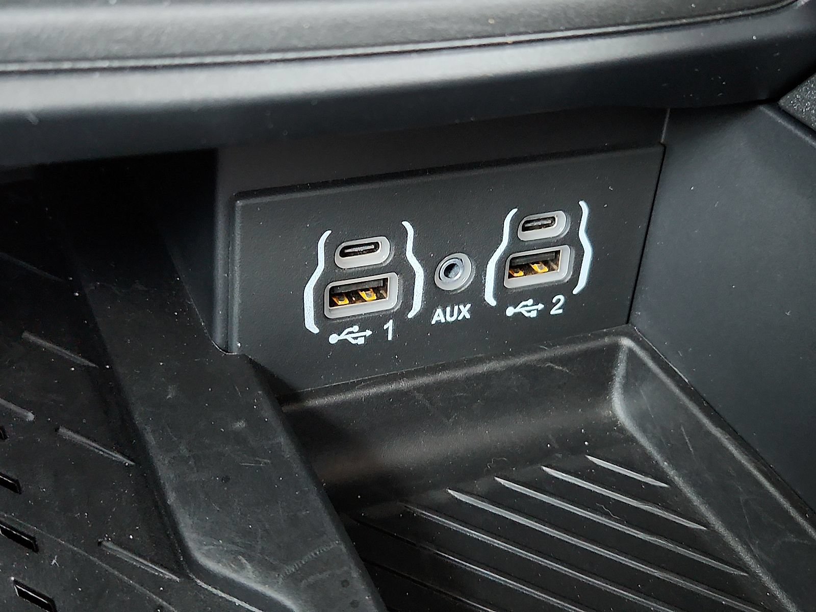 Used 2025 Chrysler Pacifica Limited FWD image 23