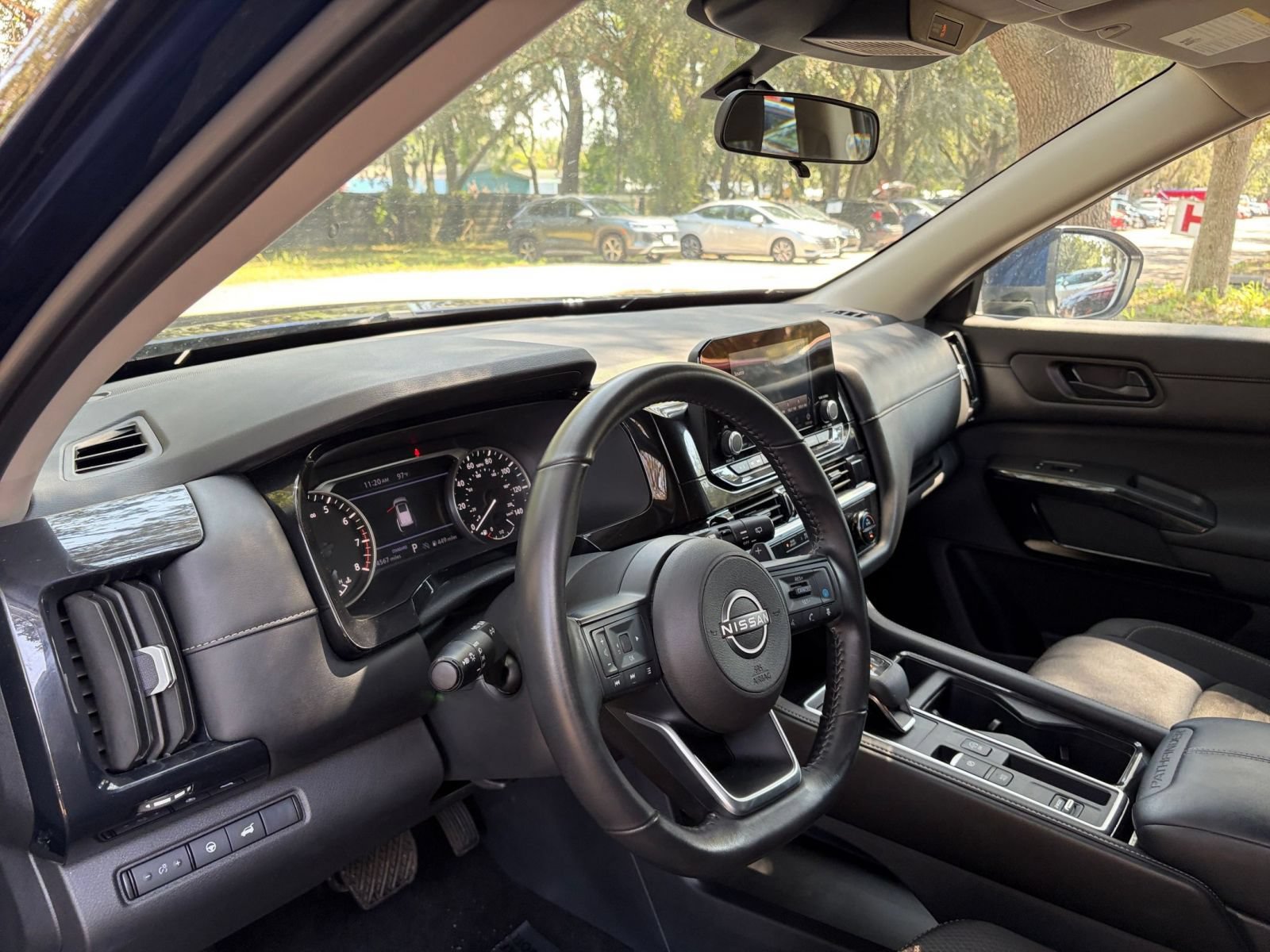 Used 2025 Nissan Pathfinder SV FWD image 36