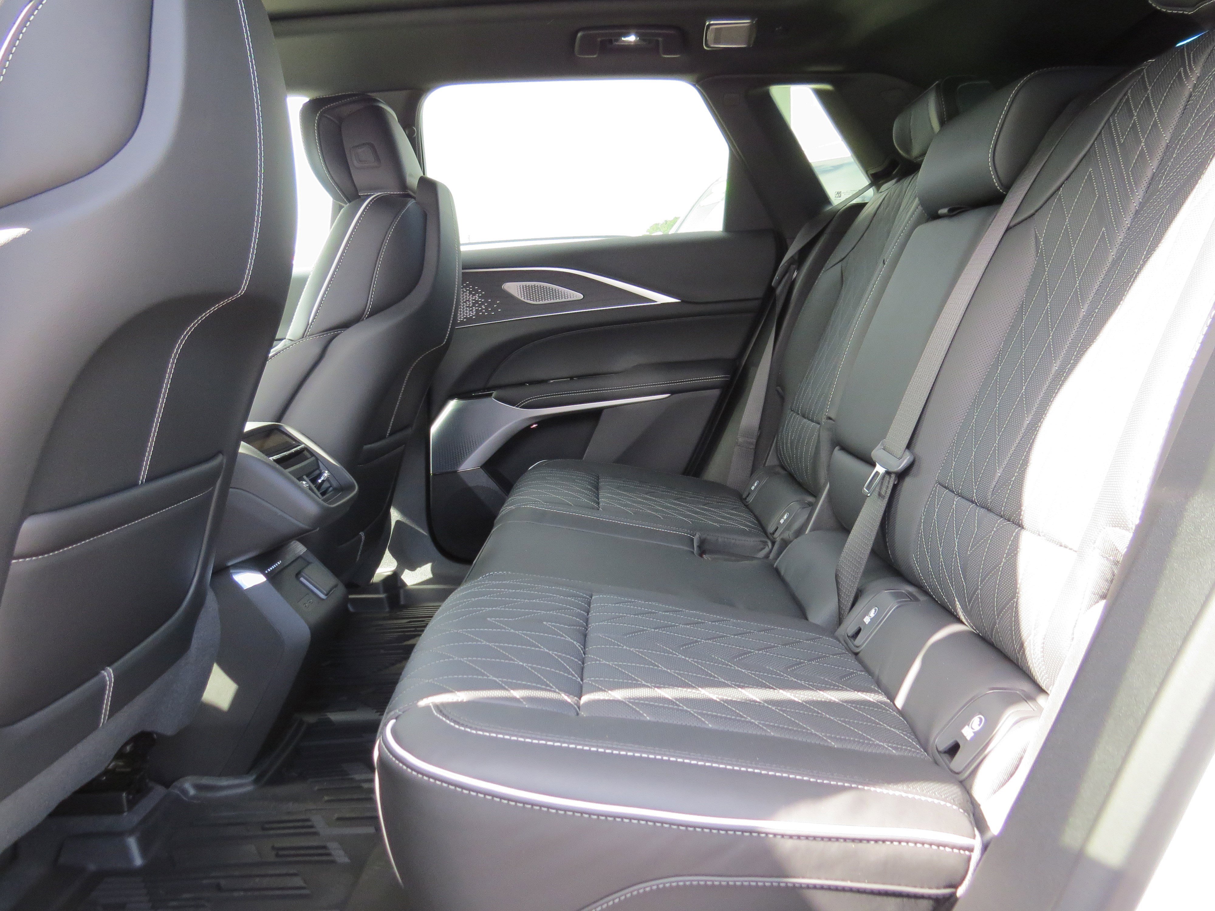 New 2026 Cadillac Lyriq V w/ Exterior Carbon Fiber Package image 14