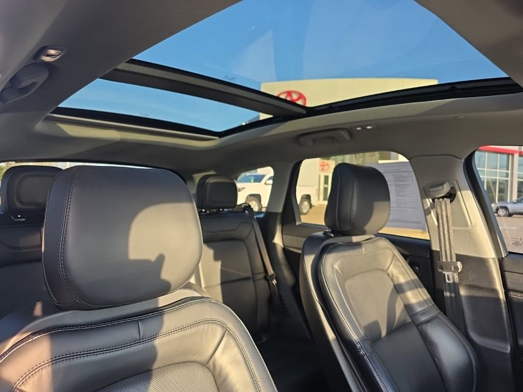 Used 2022 Lincoln Corsair Reserve w/ Equipment Group 201A image 11