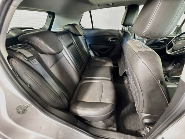 Used 2020 Chevrolet Trax LT w/ Sun & Sound Package FWD image 27