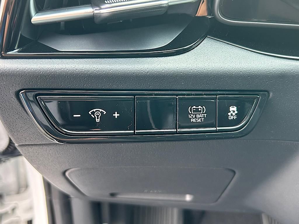 New 2025 Kia Niro LX image 14