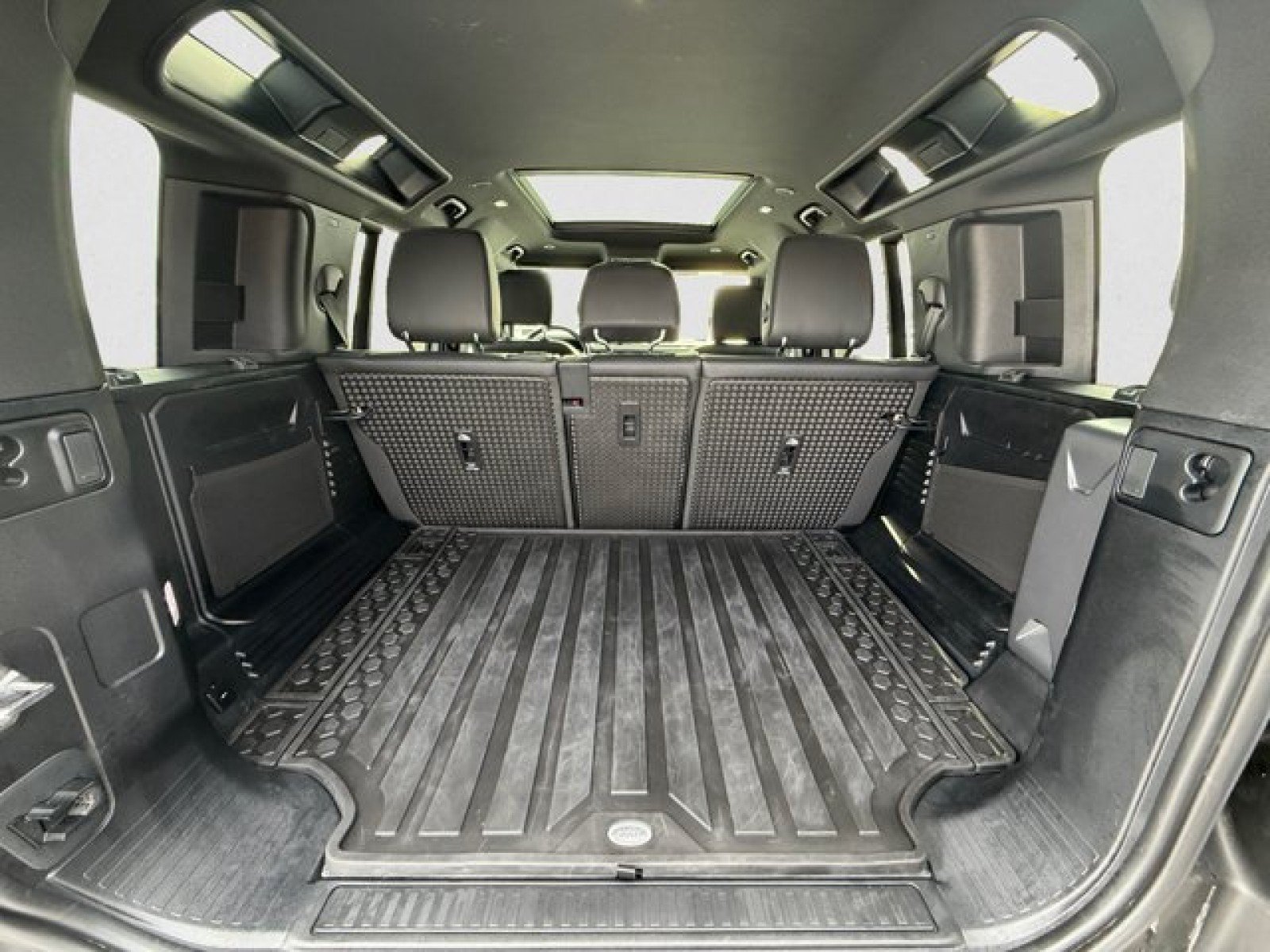 Certified 2024 Land Rover Defender 110 S AWD/4WD image 19