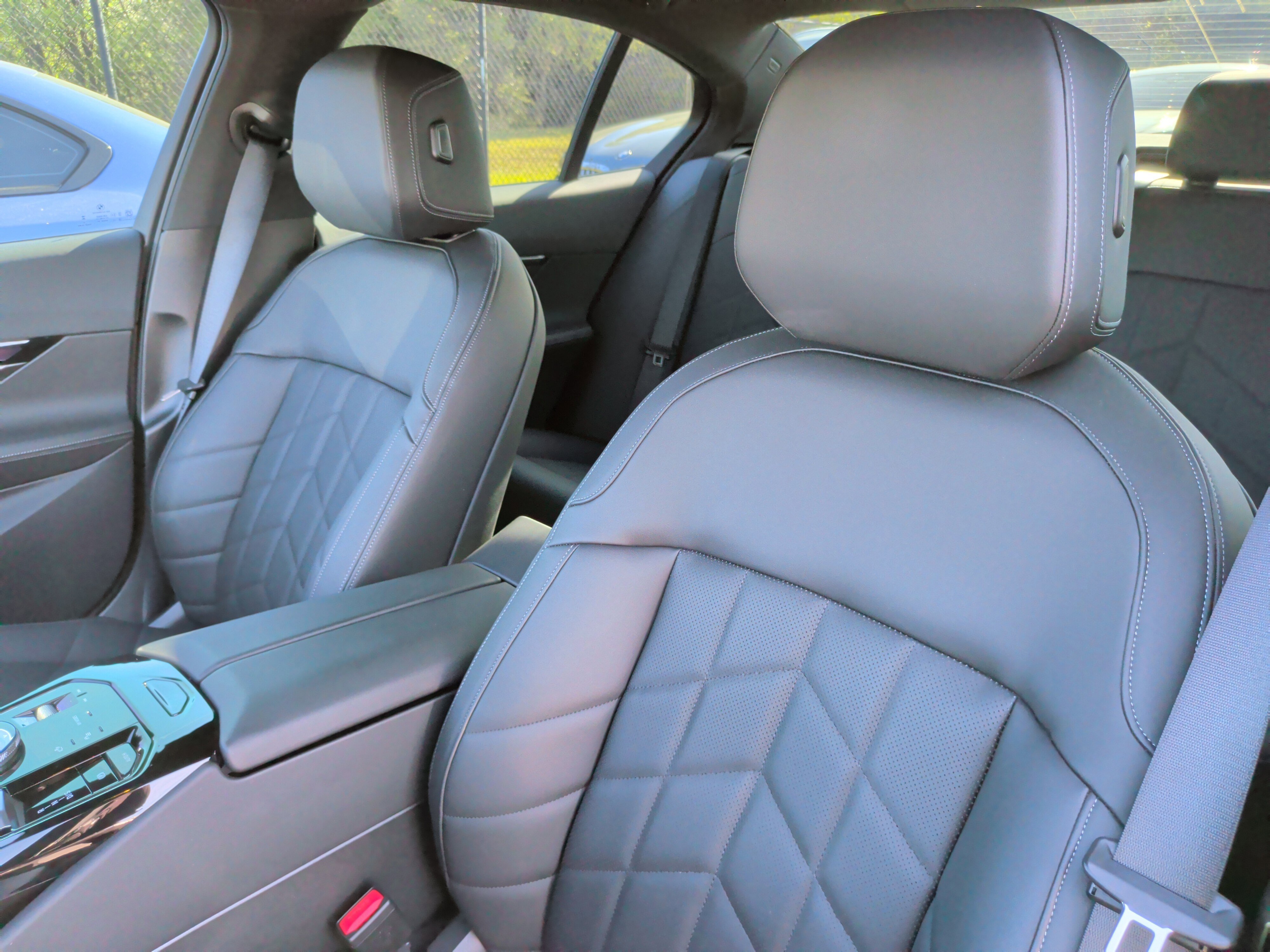 Certified 2025 BMW 550e xDrive 550e xDrive w/ Premium Package image 28