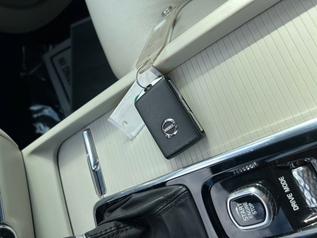 Used 2020 Volvo S60 T6 Momentum image 28