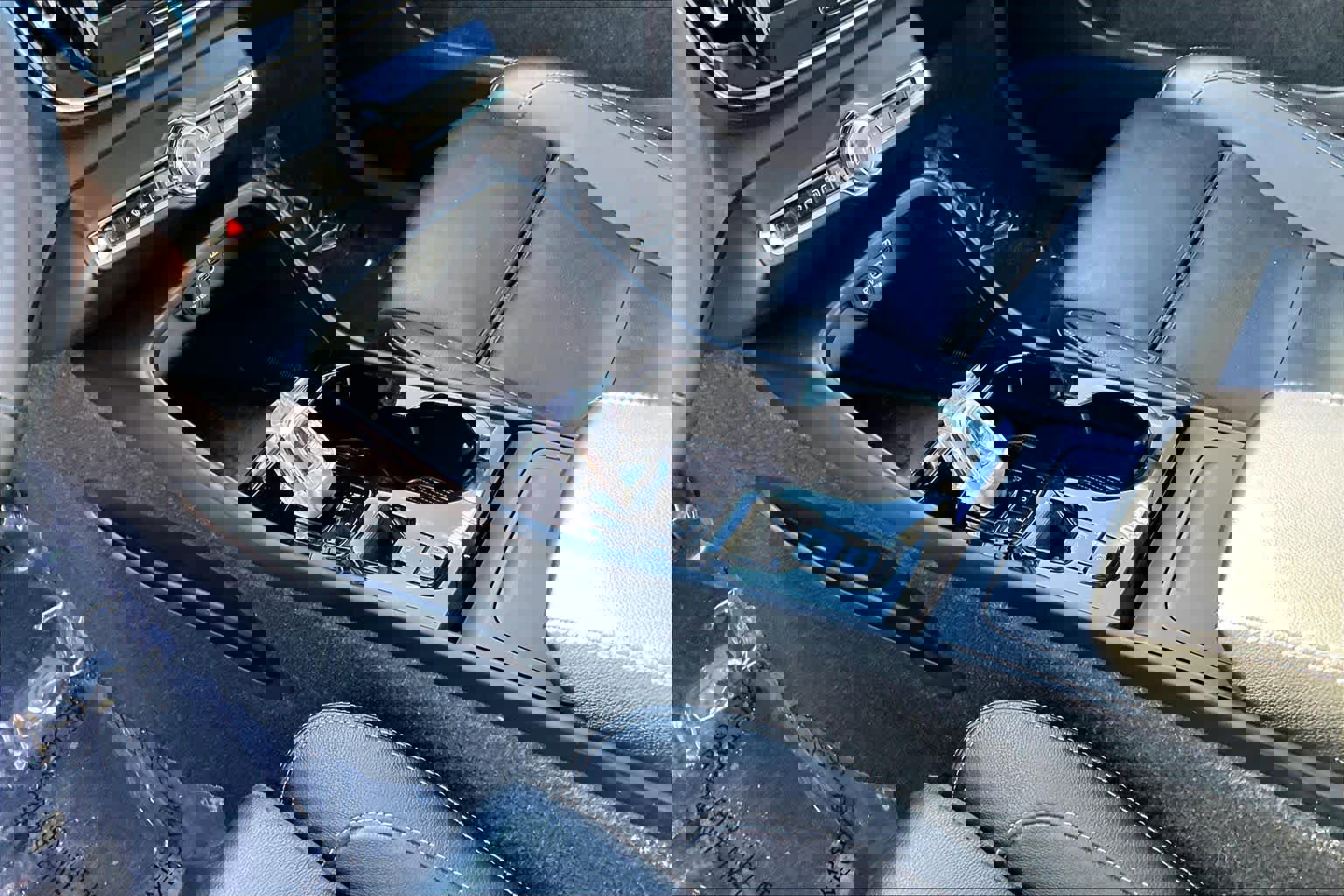 Used 2024 Volvo XC40 B5 Plus w/ Protection Package Premier image 16