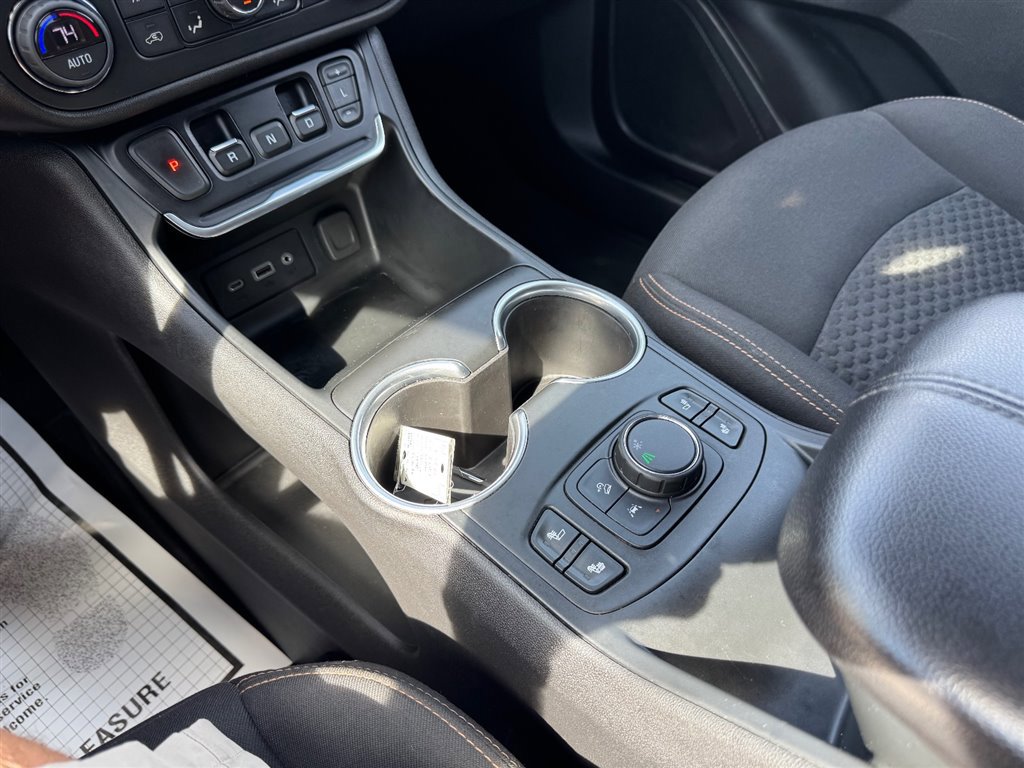 Used 2021 GMC Terrain SLE w/ Driver Convenience Package FWD image 17