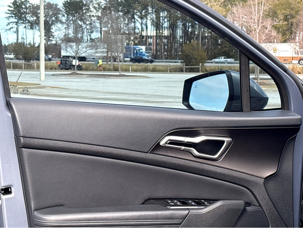 Used 2023 Kia Sportage EX image 8