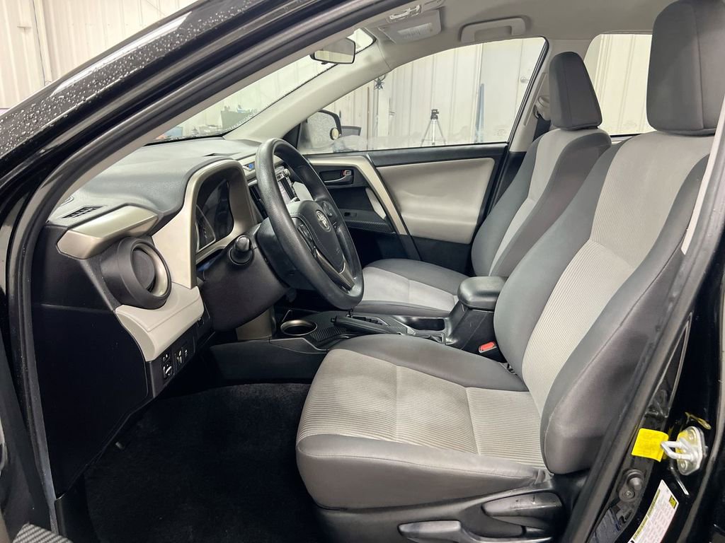 Used 2015 Toyota RAV4 LE AWD/4WD image 19