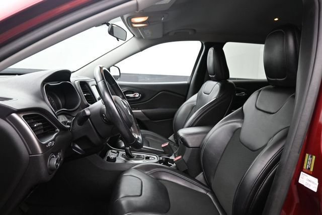 Used 2019 Jeep Cherokee Latitude Plus AWD/4WD image 15