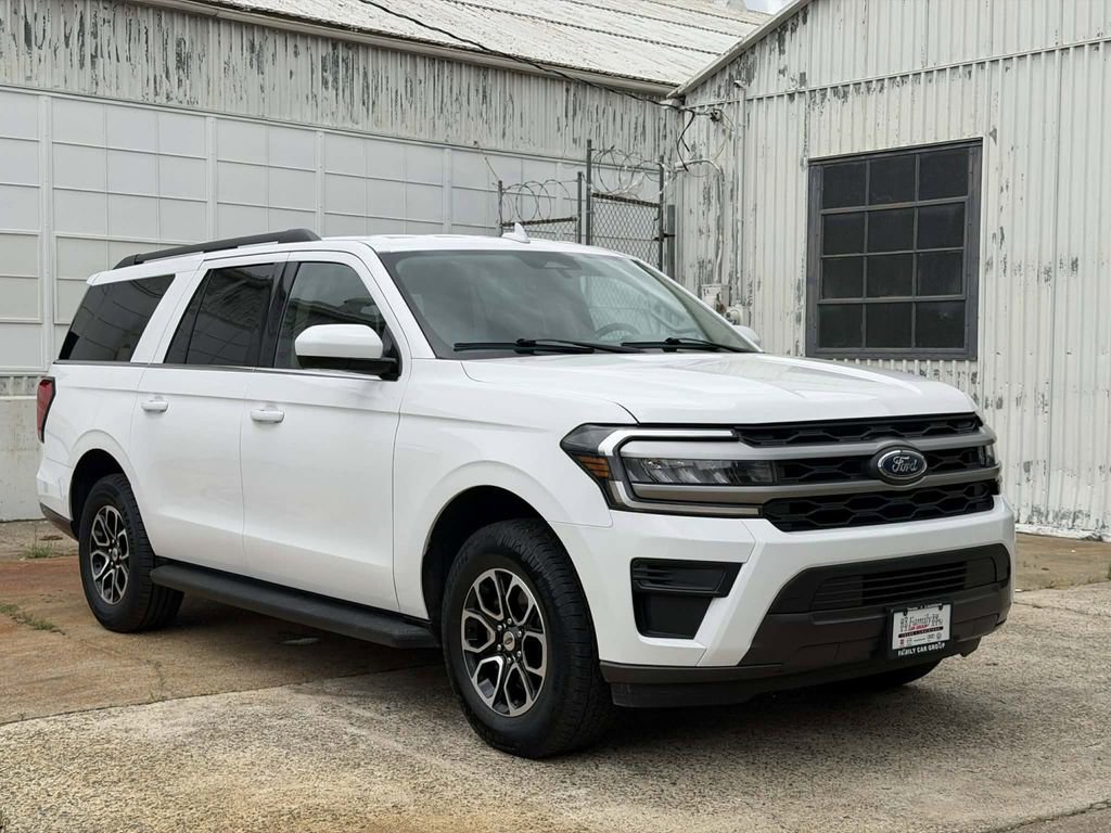 Used 2024 Ford Expedition Max XLT AWD/4WD image 2